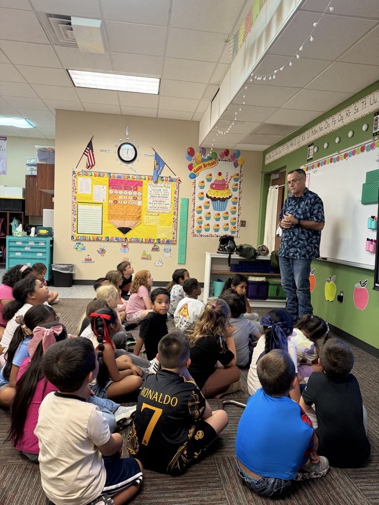 Local pilot David Clinton taught Monroe first graders how he uses math in aviation.💛🦁💙