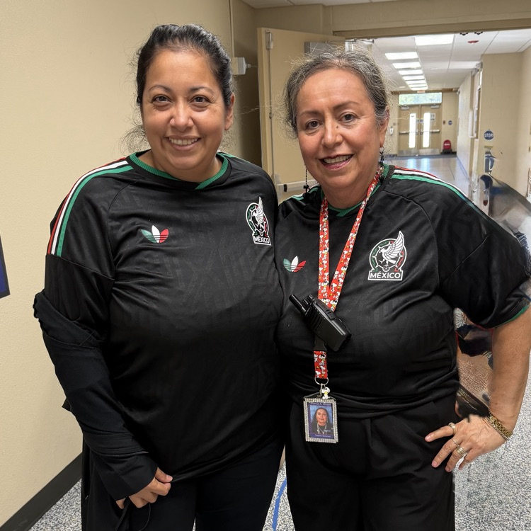 “¡Vamos, Equipo!” We loved celebrating Hispanic Heritage Week by showing off our favorite sports teams.❤️🦁💛