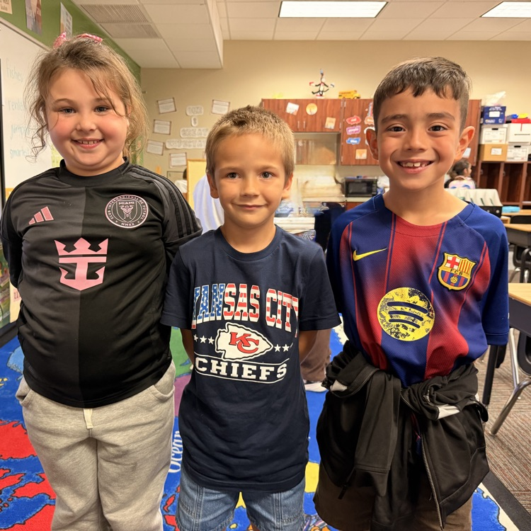 “¡Vamos, Equipo!” We loved celebrating Hispanic Heritage Week by showing off our favorite sports teams.❤️🦁💛