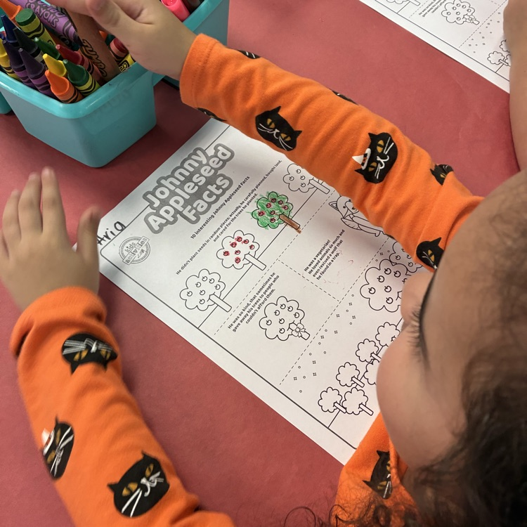 PK celebrated Apple Day with apple pie in a cup, learning about Johnny Appleseed, apple pie cutting, and apple crafts!🍎🦁🍏