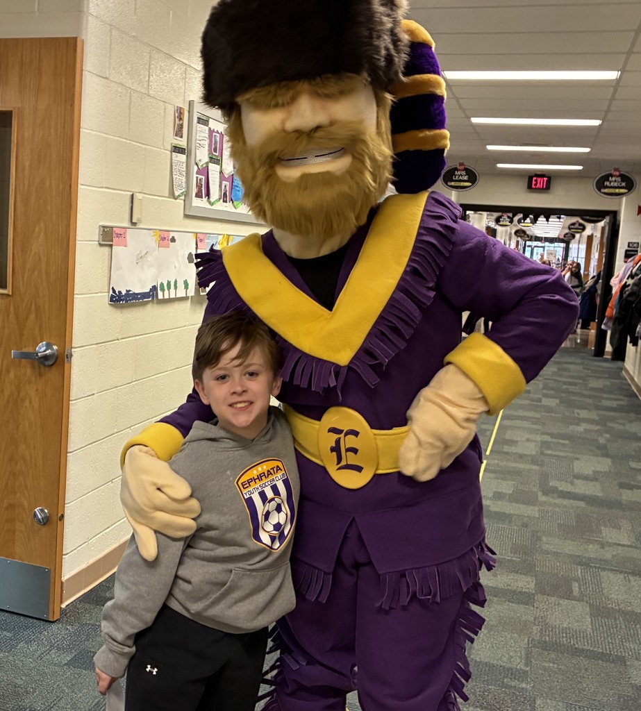 Student and Cliff posing for a photo