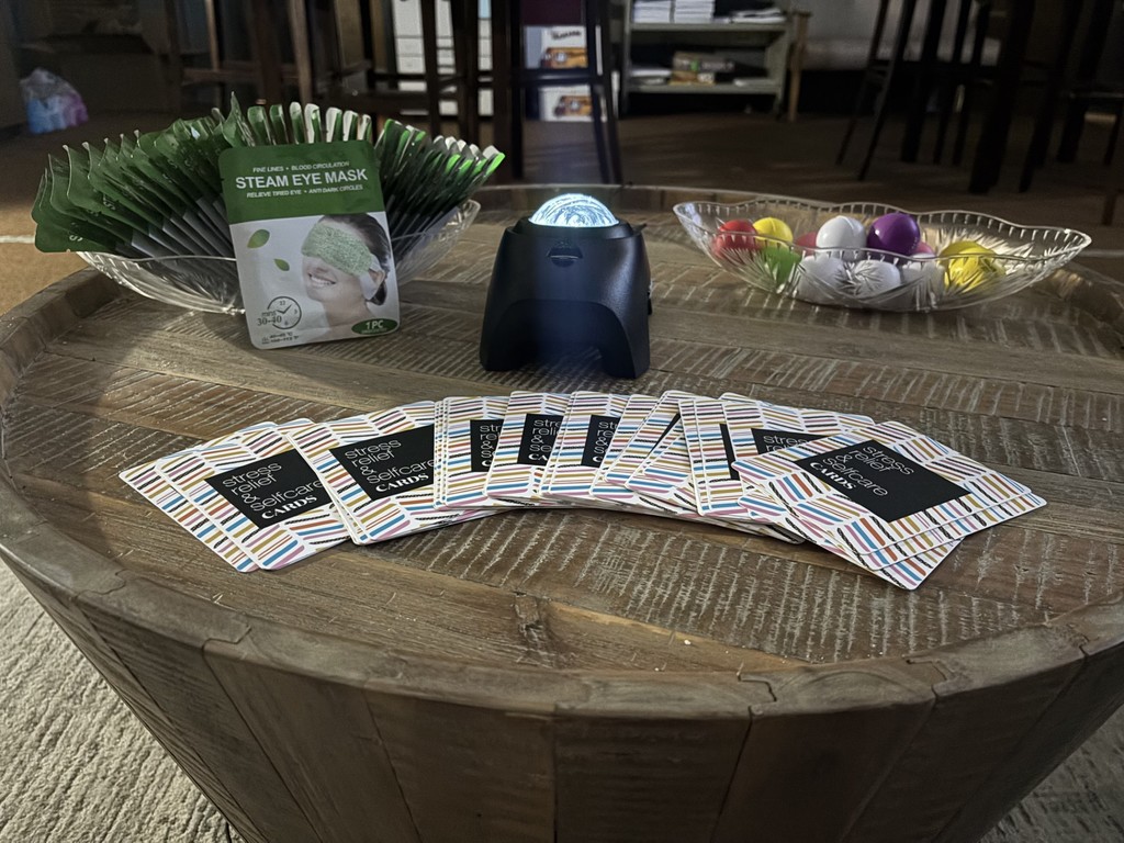 Picture of table with napkins, stress balls, and eye masks. 