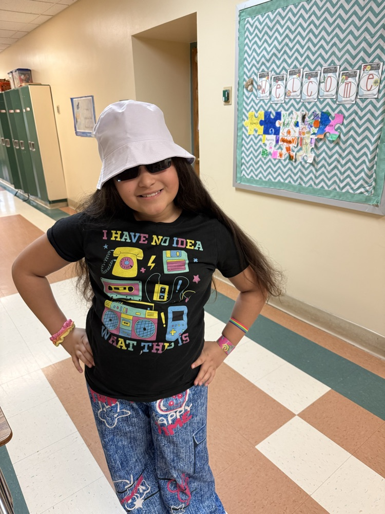 student in 90’s accessories for spirit week 
