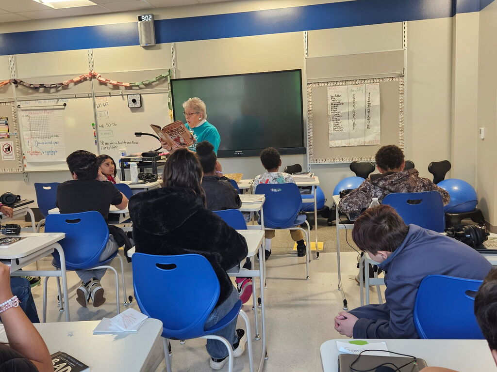 Edison students being read to by a Hooked on Books for Kids volunteer.