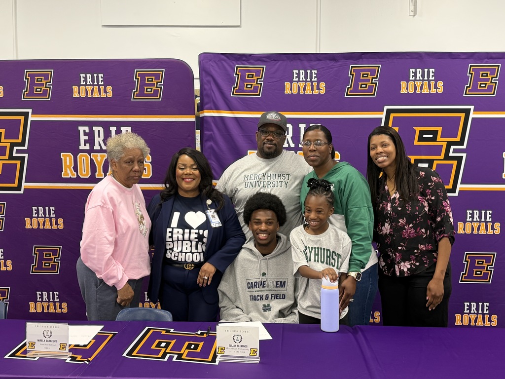 A family and Superintendent Dr. Natalyn Gibbs posing for a photo.