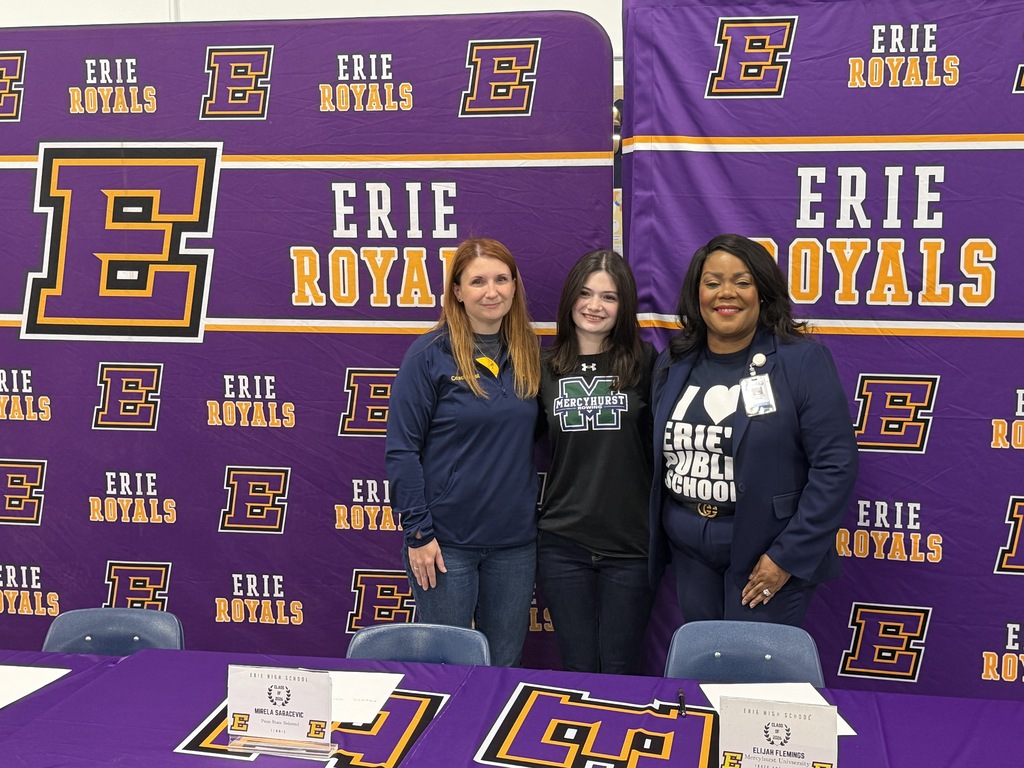 A family and Superintendent Dr. Natalyn Gibbs posing for a photo.