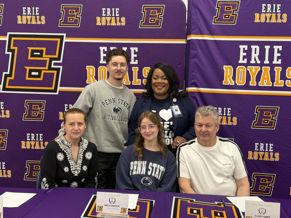 A family and Superintendent Dr. Natalyn Gibbs posing for a photo.