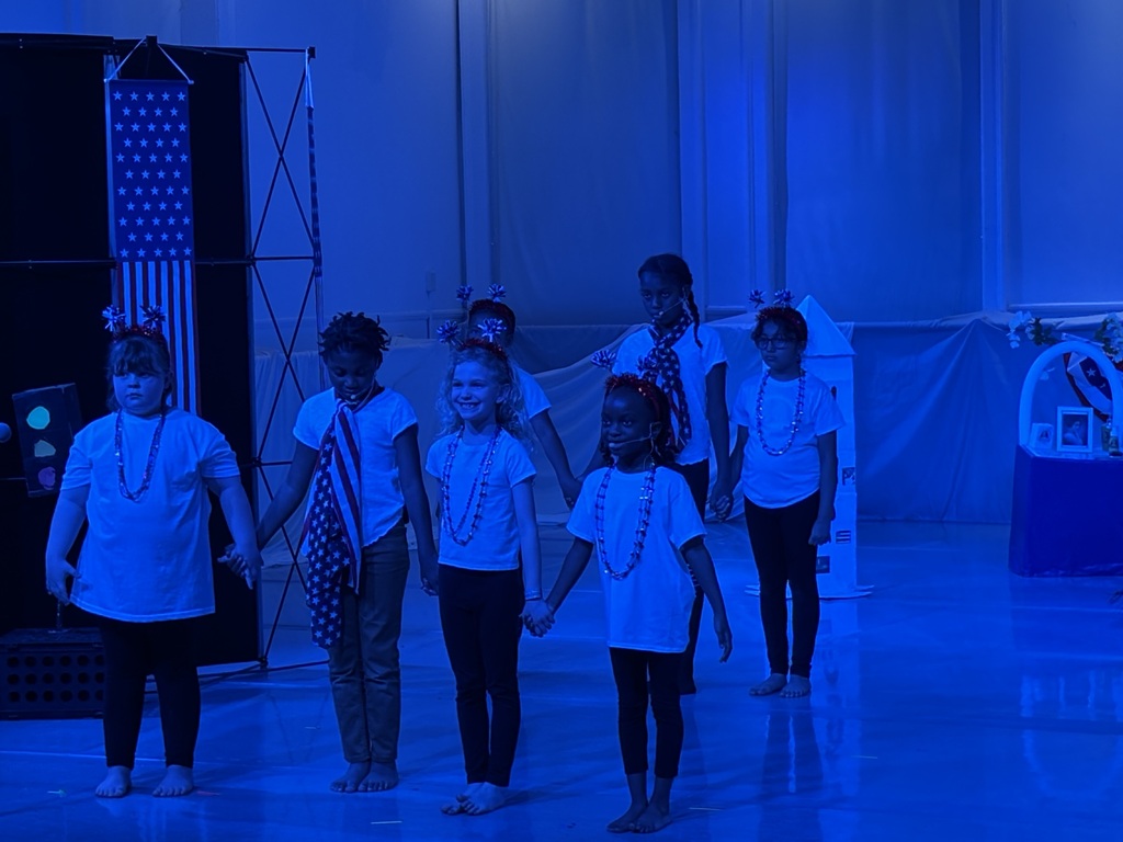 Students participating in a show at Darfmark.