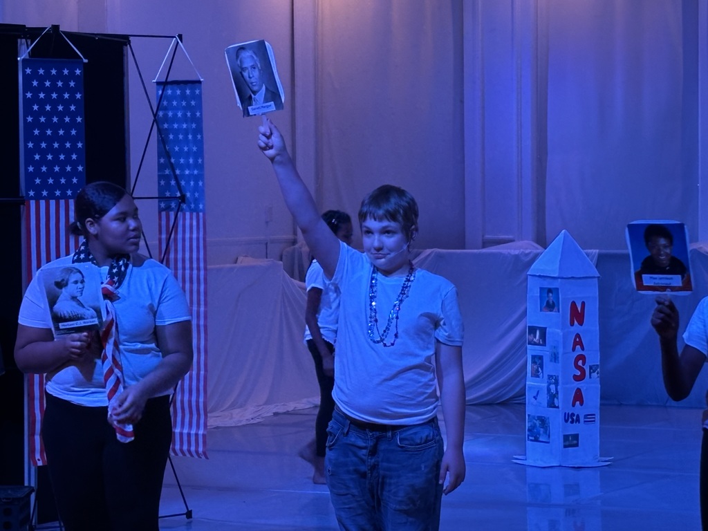 Students participating in a show at Darfmark.