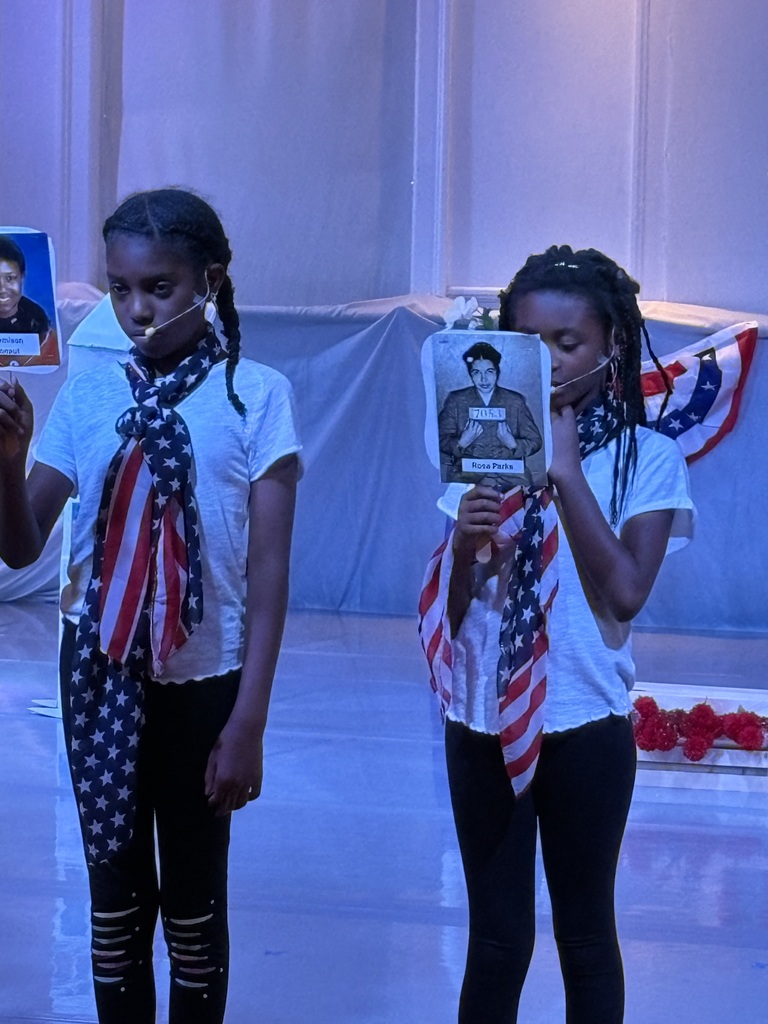 Students participating in a show at Darfmark.