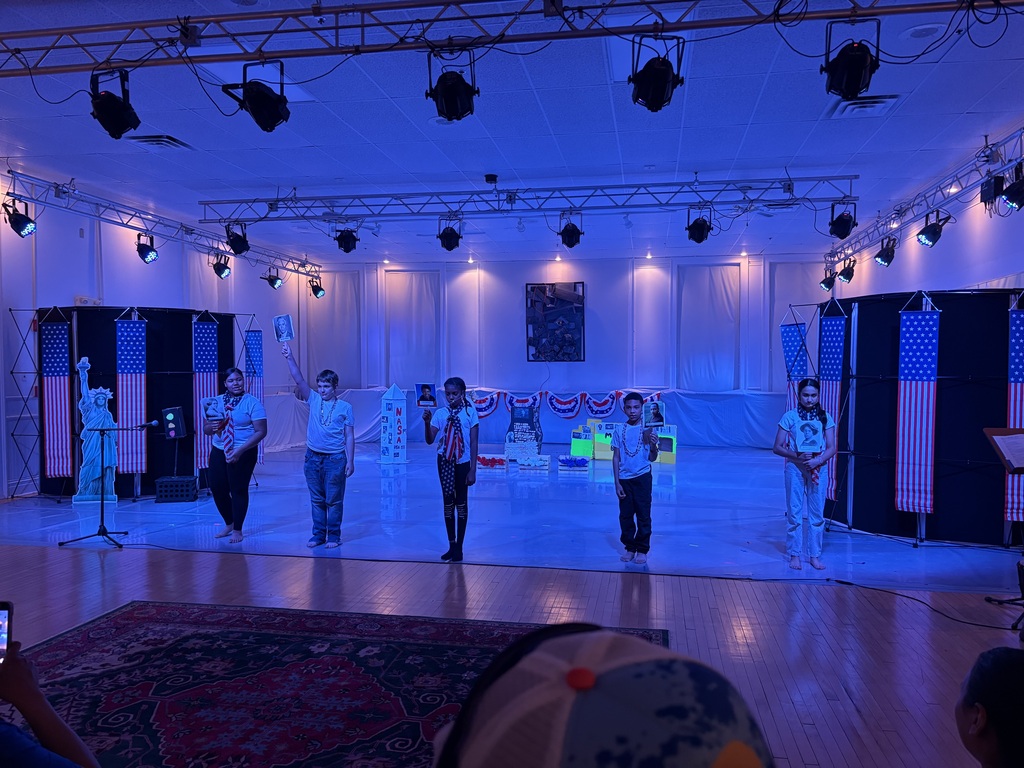 Students participating in a show at Darfmark.