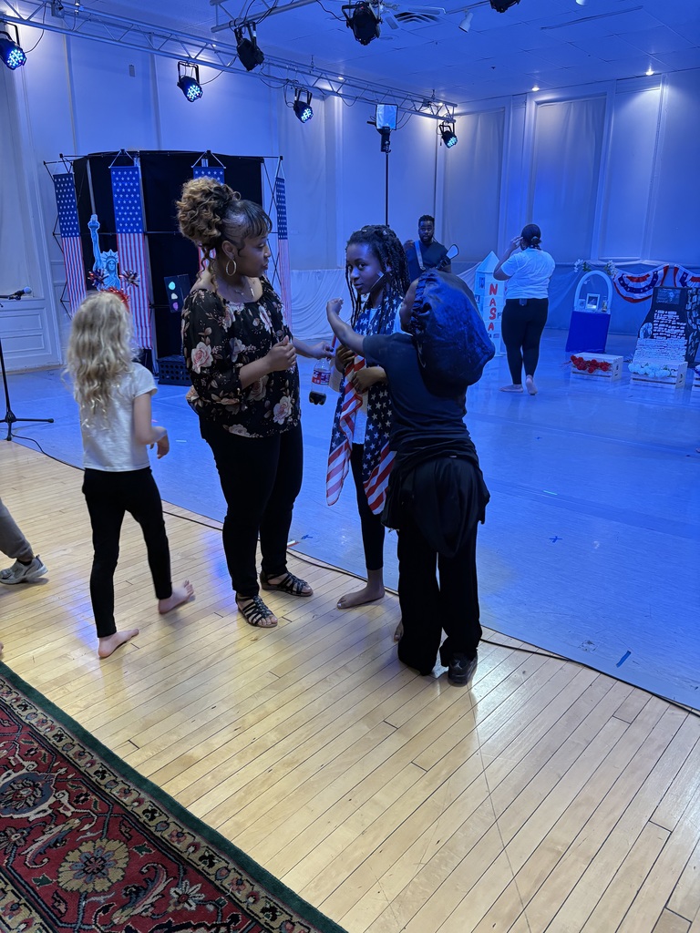 Students participating in a show at Darfmark.