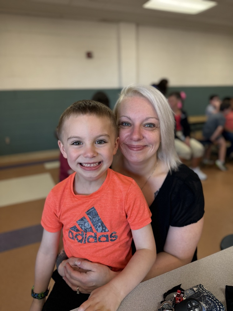 family at Harding’s 4th quarter perfect attendance breakfast 