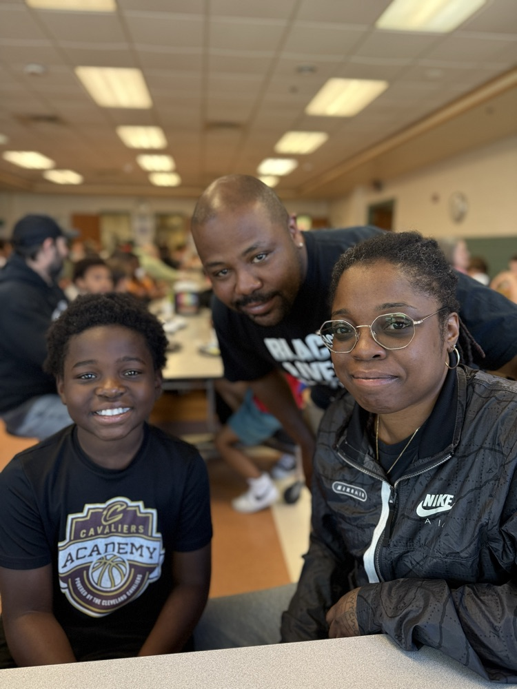family at Harding’s 4th quarter perfect attendance breakfast 