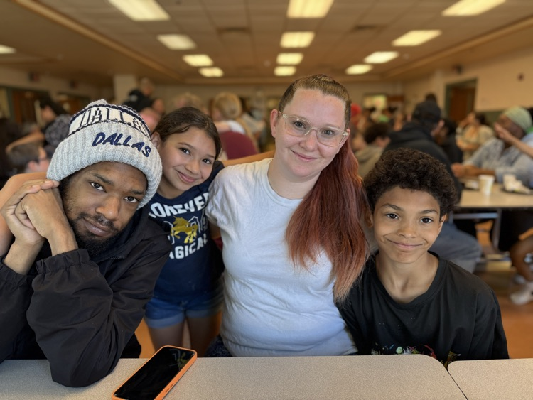 family at Harding’s 4th quarter perfect attendance breakfast 