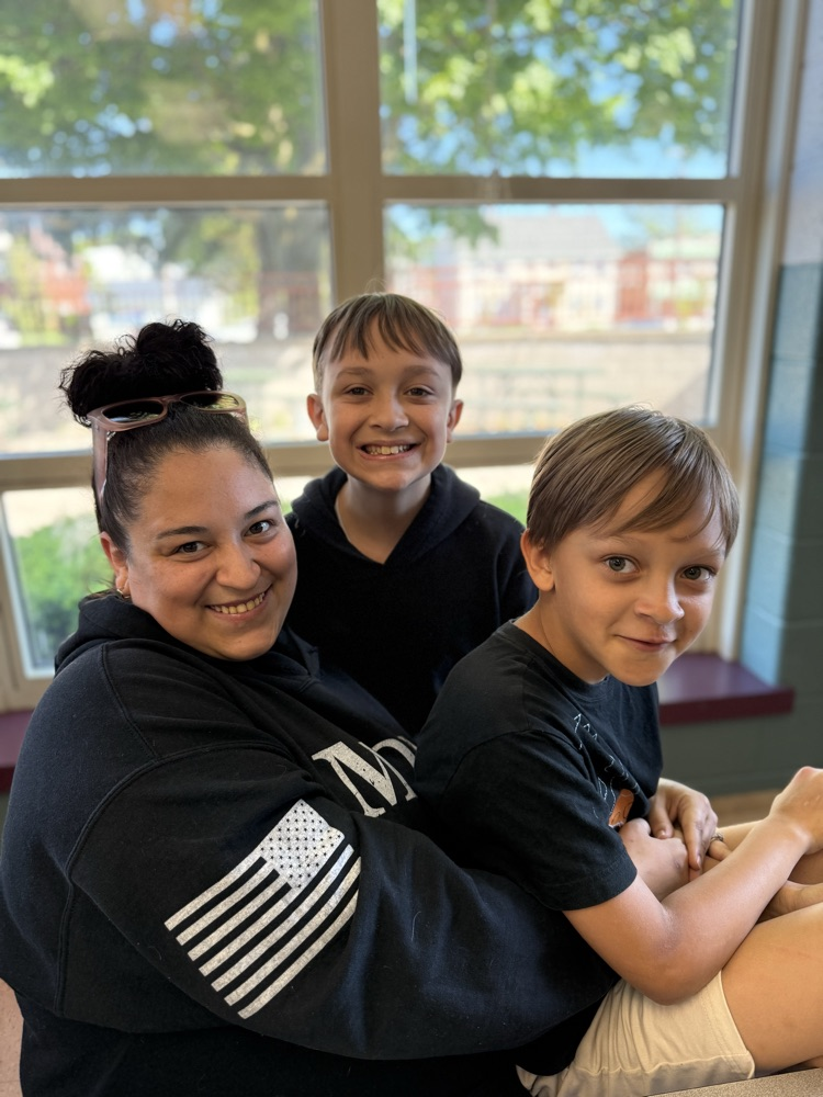 family at Harding’s 4th quarter perfect attendance breakfast 