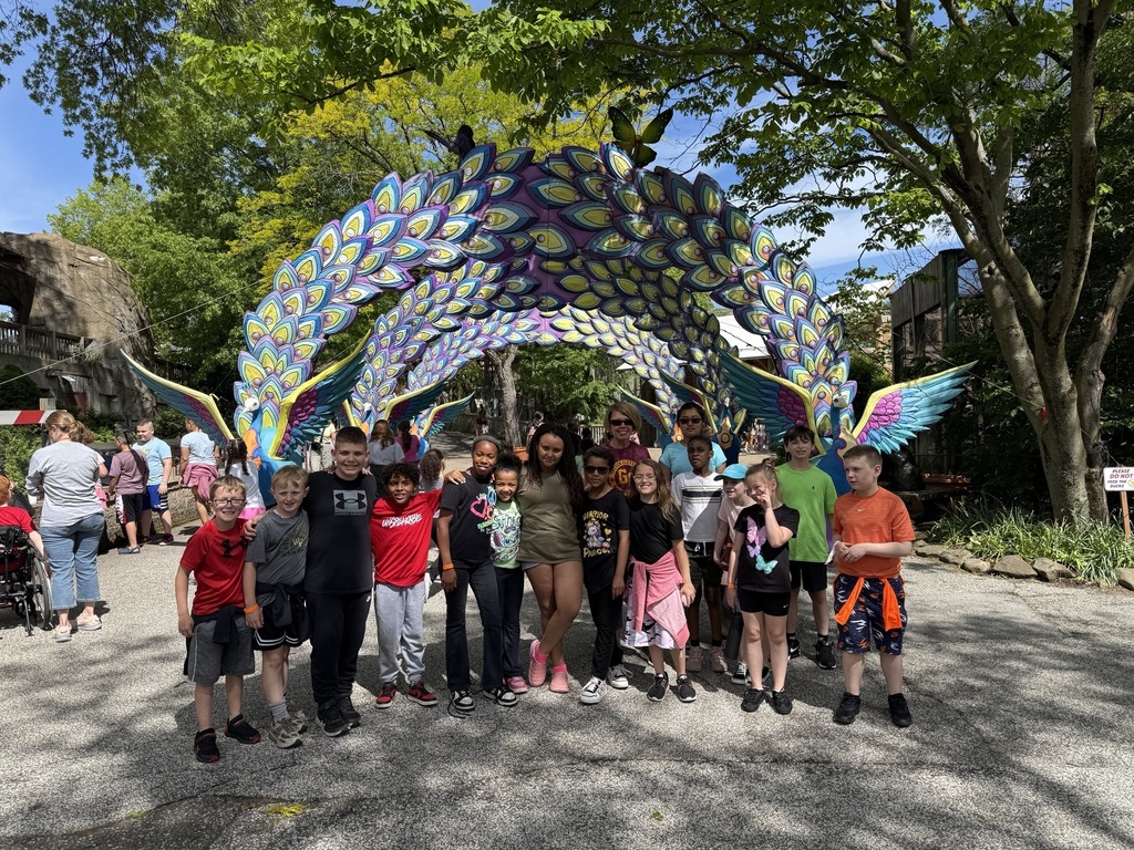 Picture of class with teacher at Erie Zoo