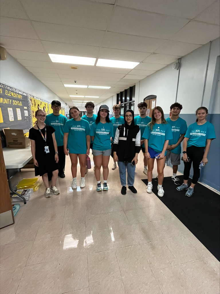 MU volunteers pose with Lincoln CSD.