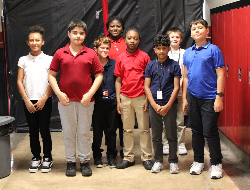 A group of students in the hallway
