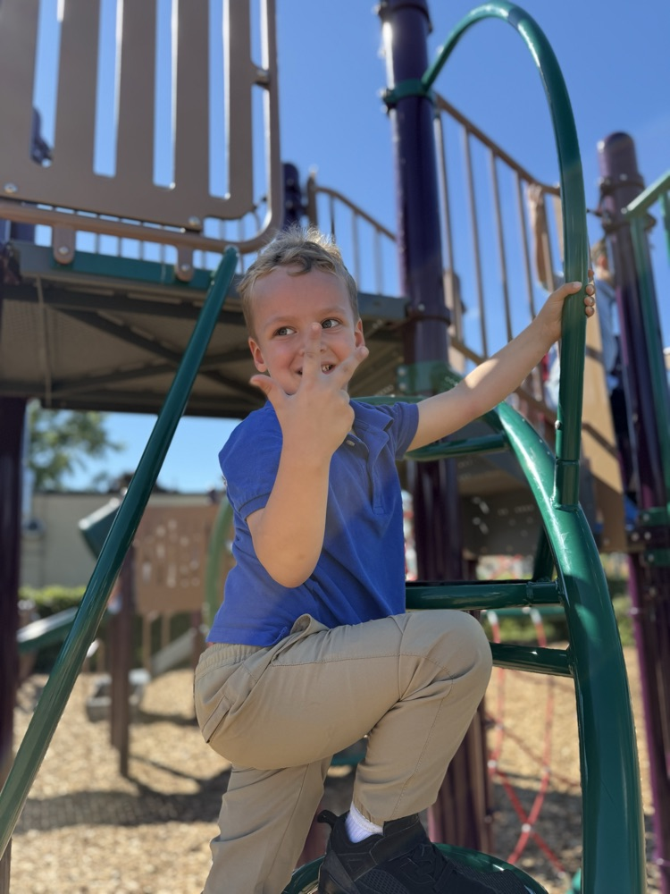 Harding students and families at Popsicles on the playground 