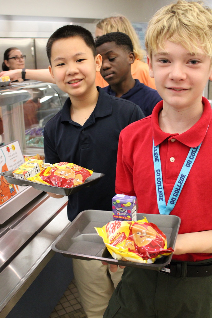 2 male students with trays of food
