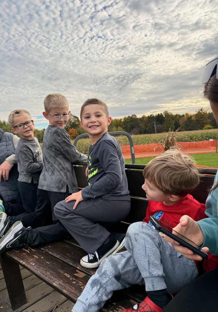 Kids riding the hay ride
