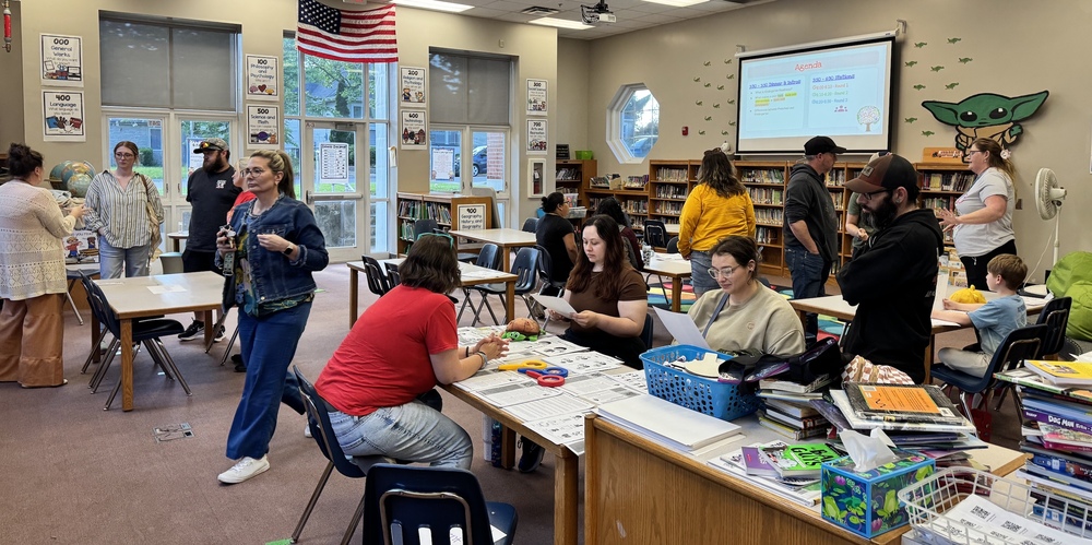 People participating in Amazing Race to kindergarten.