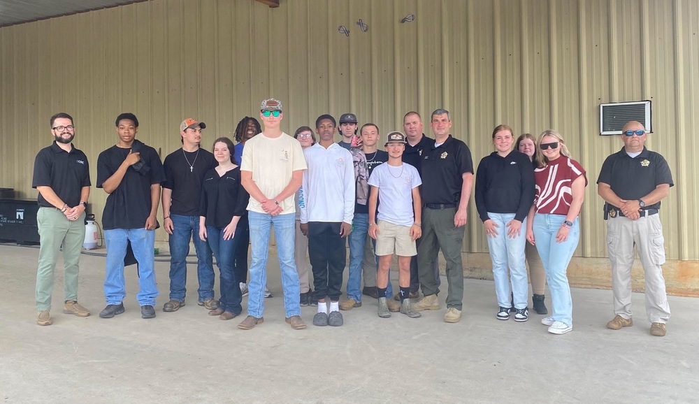 Students visiting police department group photo