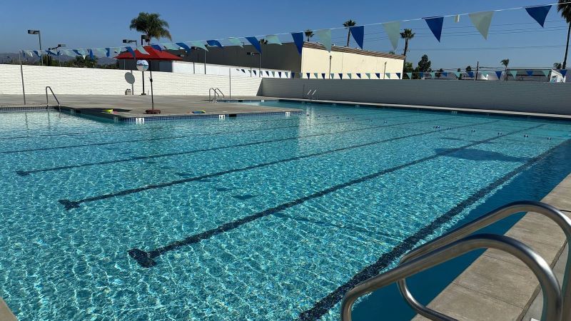 The YMCA-EUSD Swimming Pool in Escondido. La piscina del YMCA-EUSD en Escondido.