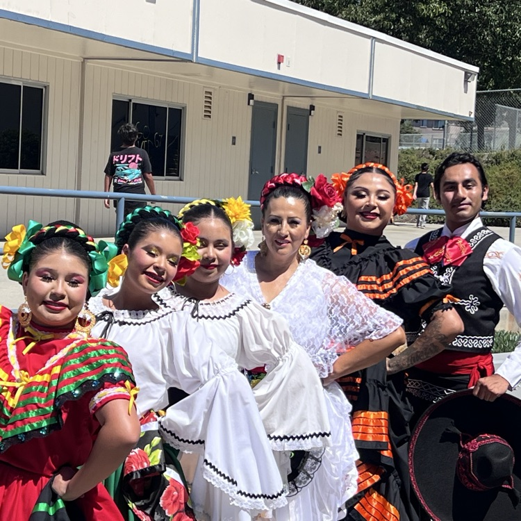 Ballet Folklorico group 