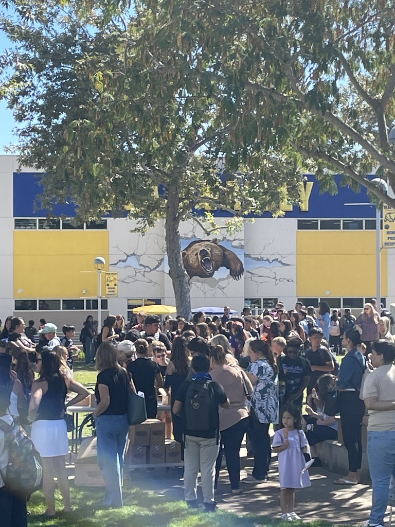Families eating ice cream with their student