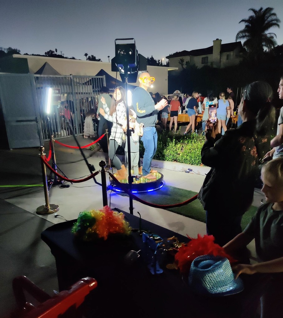 Fall Fest parents & students on the 360 degrees photo booth dancing