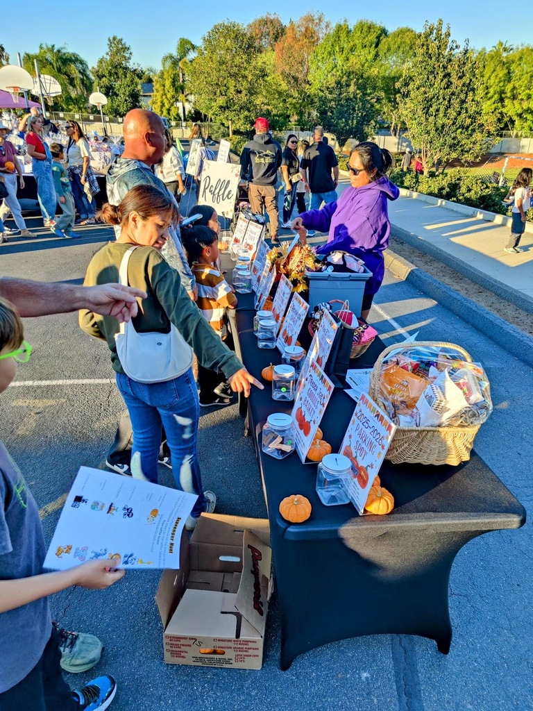 Fall Fest Parents & Students guessing game booth