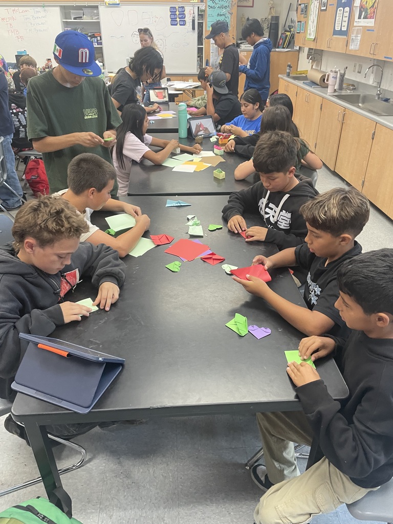 BVMS art students wrking with Lr Green 5th graders