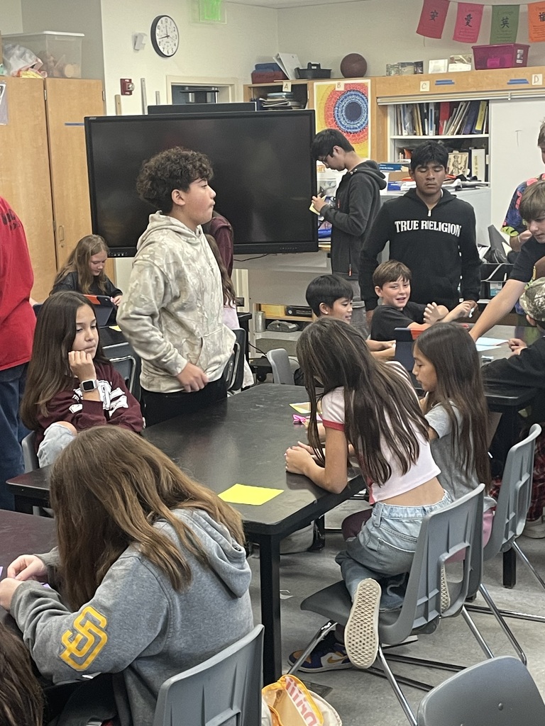 BVMS art students working with LR Green 5th graders