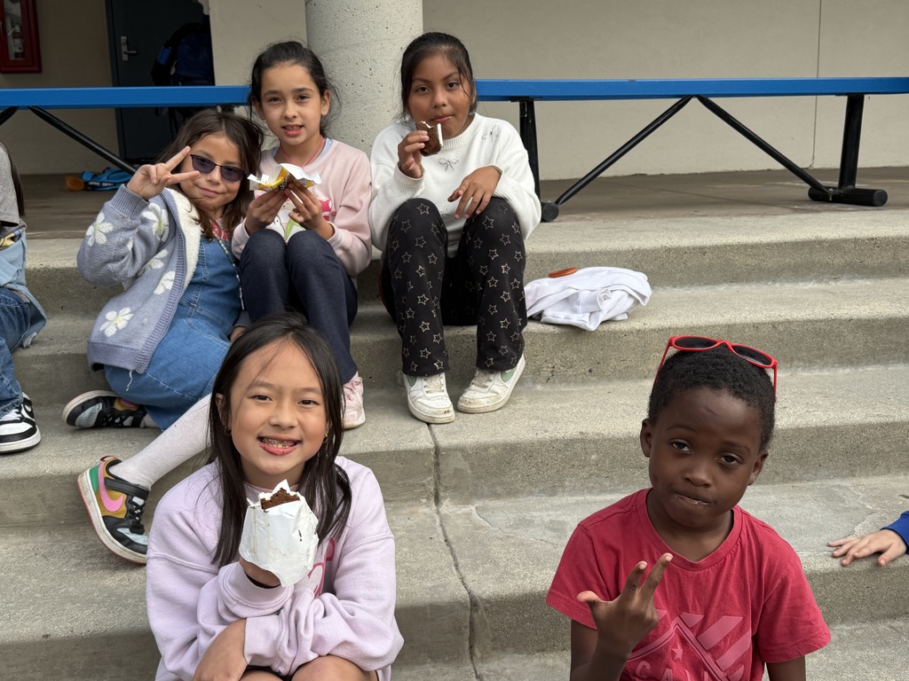 2nd grade students having ice cream
