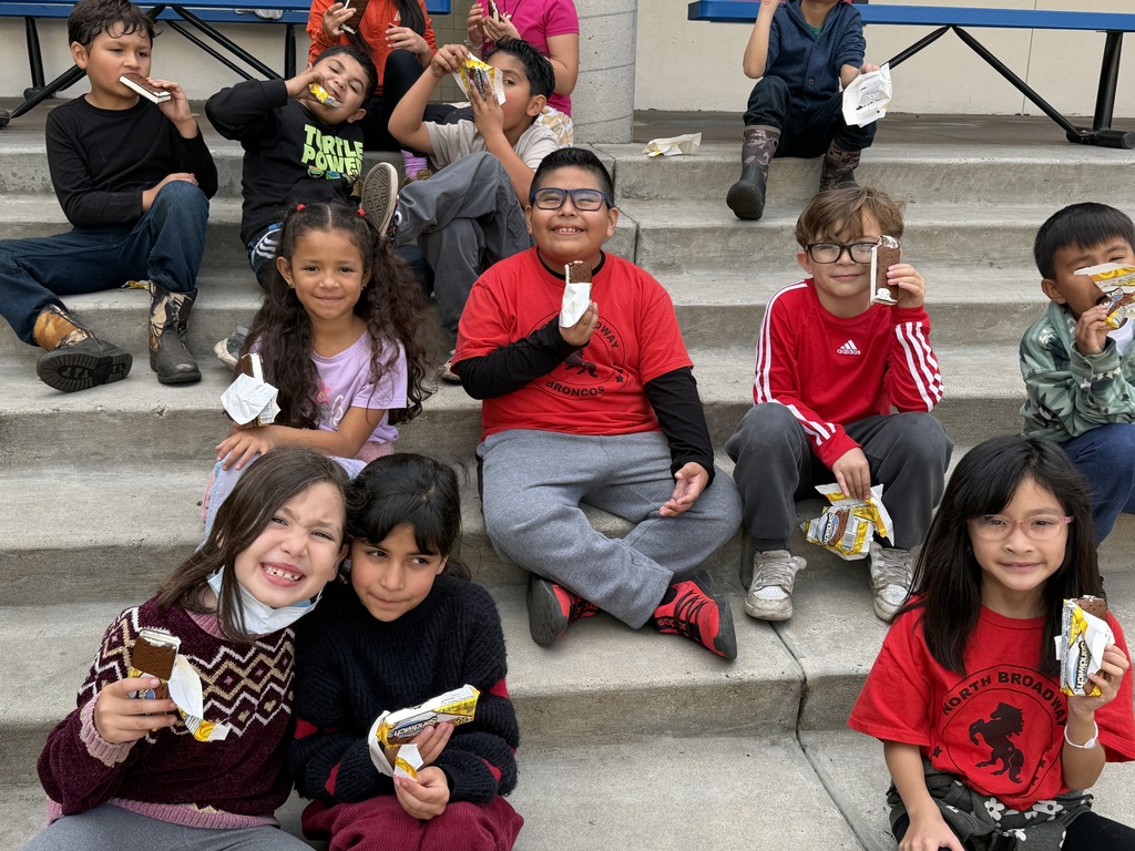 2nd grade students having ice cream