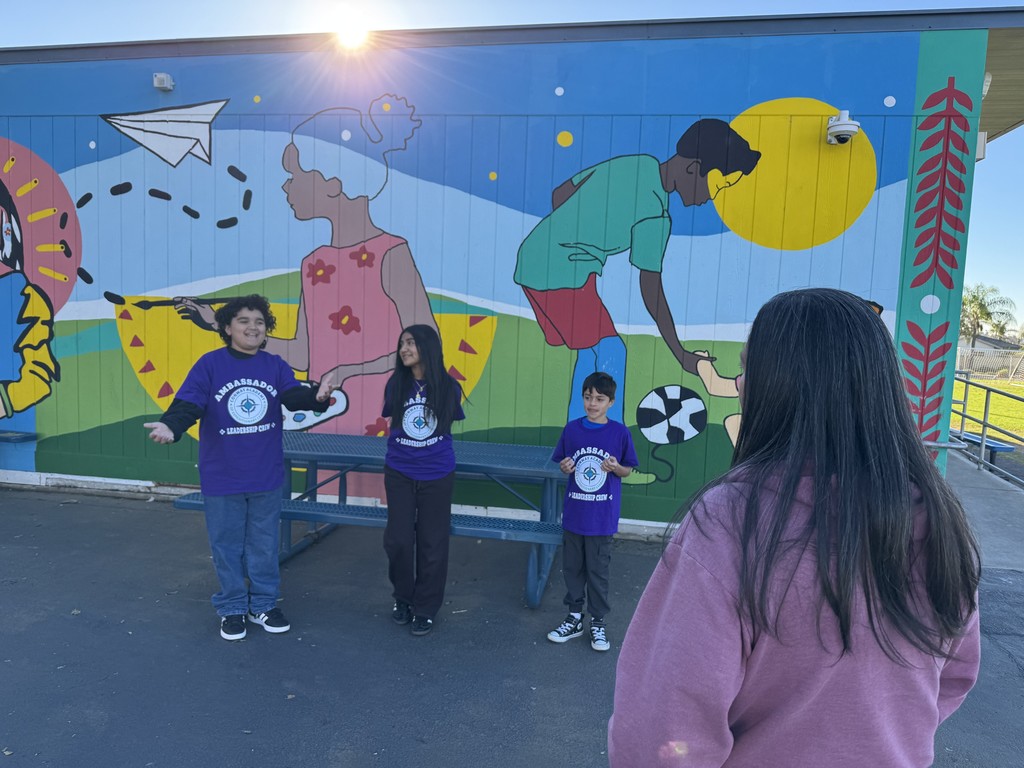Picture of student ambassadors during a campus tour