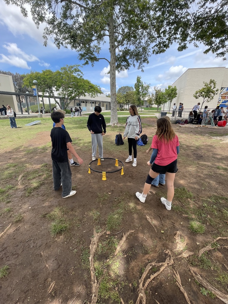 studednts playing spike ball