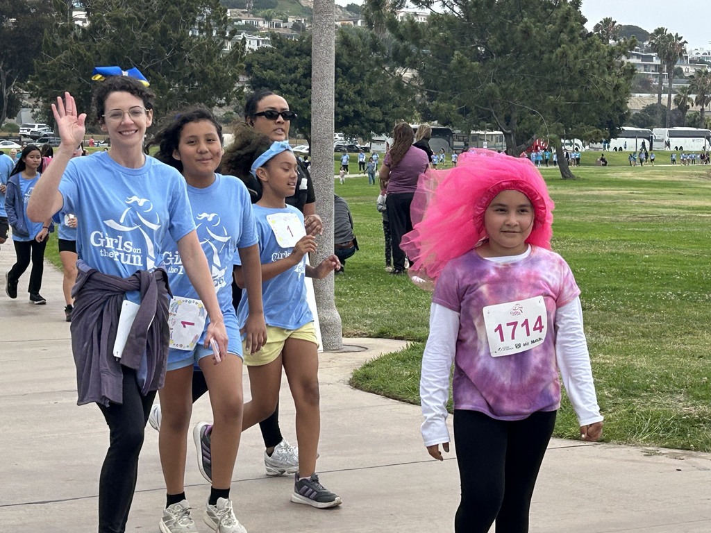 Students and staff running the 5k