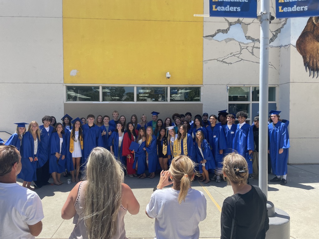 Picture of BVMS alumni in front of building