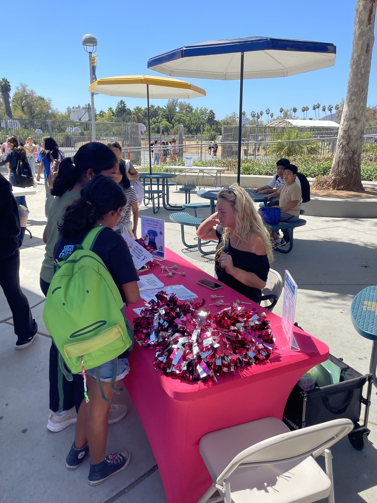 Students at club rush table