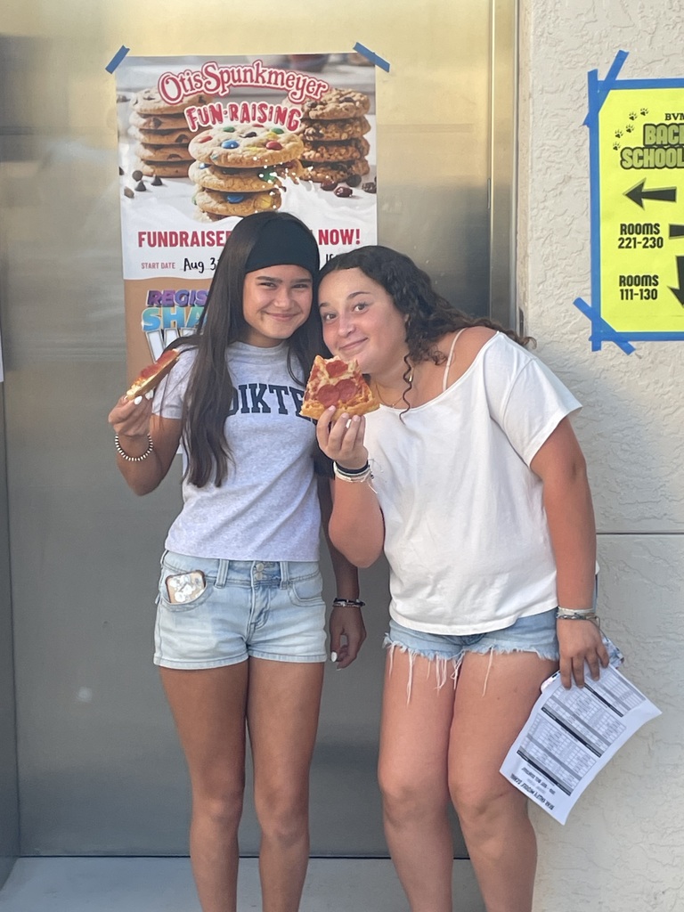 Picture of two students eating pizza