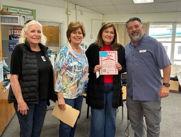 Cynthia Zeighami receives the Caring Hearts Award.