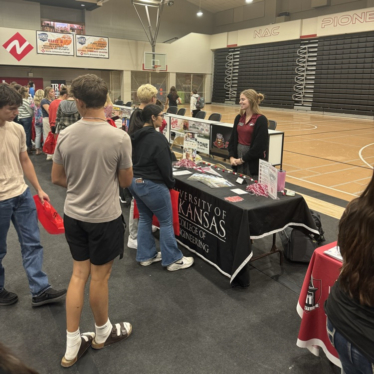 students traveling to college fair