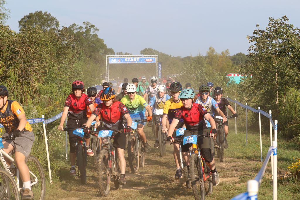 Mass start with our boys at the front