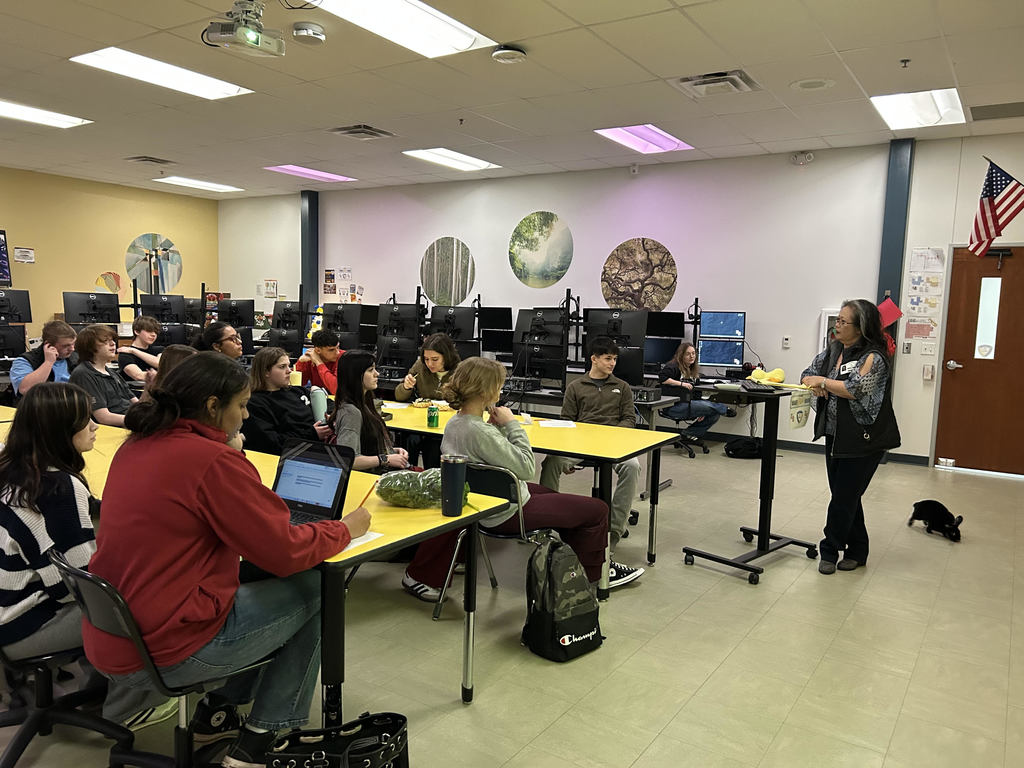 ESHS FBLA Yume Leavell, Eureka Springs Working Bunnies, Speaker