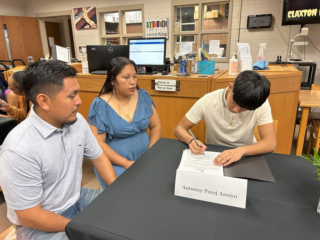 REACH SCHOLARSHIP winners