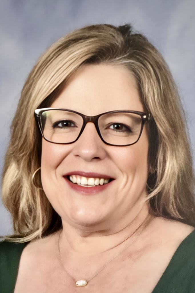  Stephanie Myers headshot