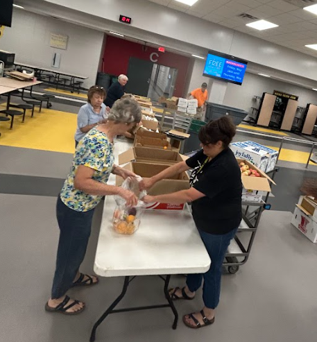 Picture of volunteers and SNP staff prepping meals